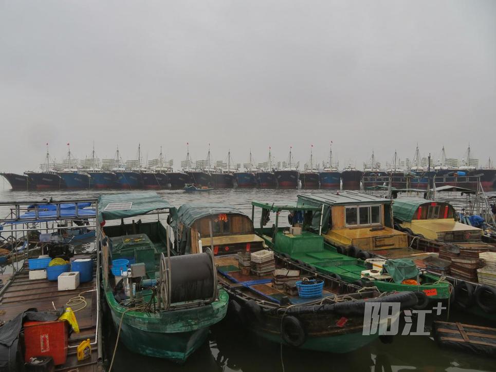 烟雨下的溪头渔港 阳江图片网