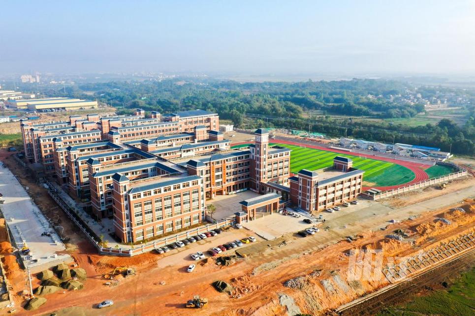 摘要:阳东实验学校位于东城永安中路,是阳东县政府批准成立的一所九