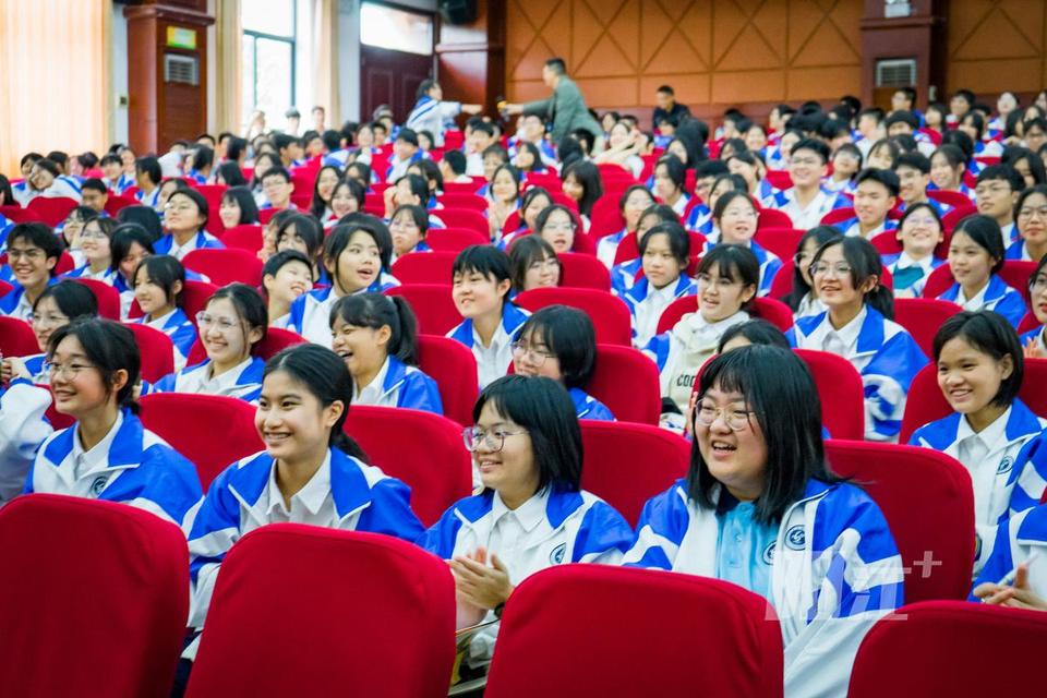 广东两阳中学校服图片