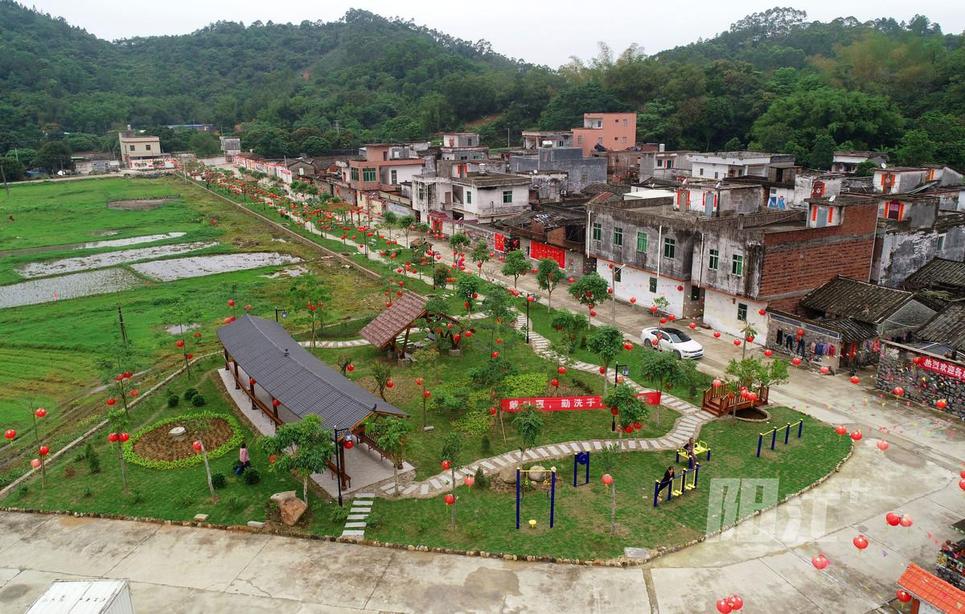 全民齐参与 村庄换新颜